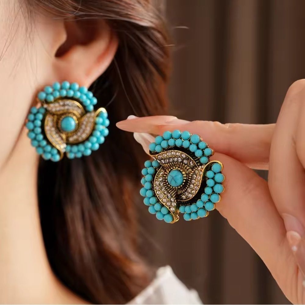 Vintage Style Turquoise and Gold Earrings - Picture 6 of 6